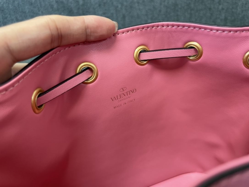 Va1e*ntin0 bucket bag
